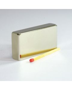 NdFeB N45 Quadermagnet 50 x 25 x 10 mm, vernickelt, längs magnetisiert